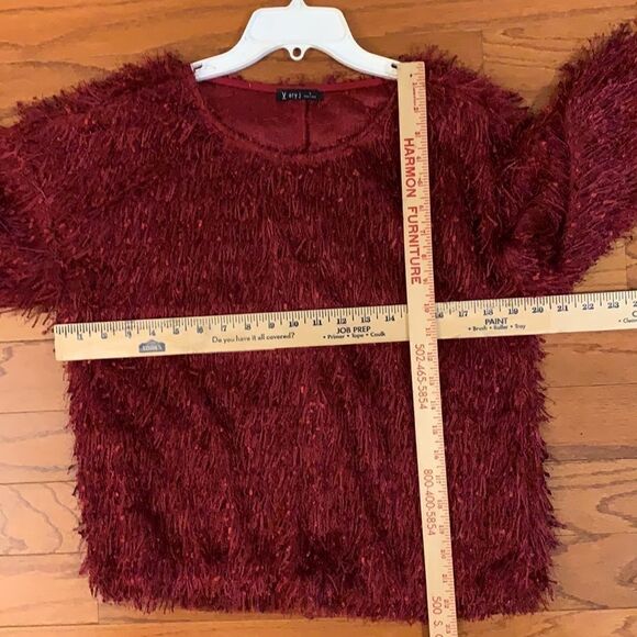 Very J small unique fully fringed sweater with elastic sleeves at cuff - Picture 7 of 7